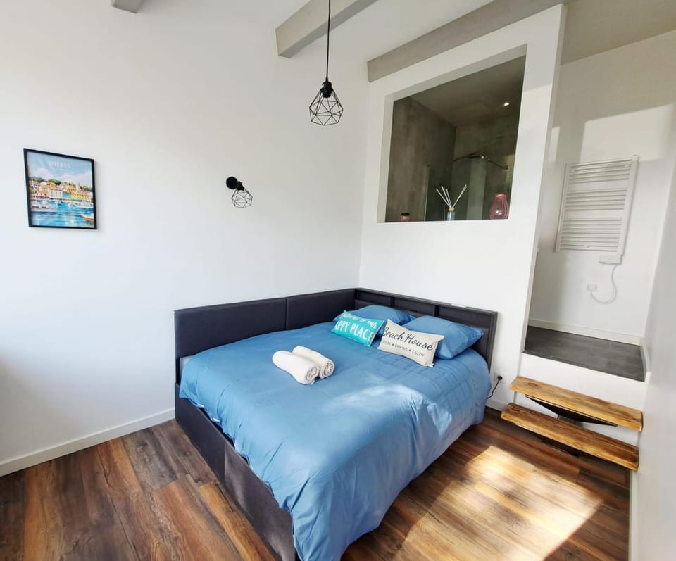 Bed, Bathroom, Bedroom