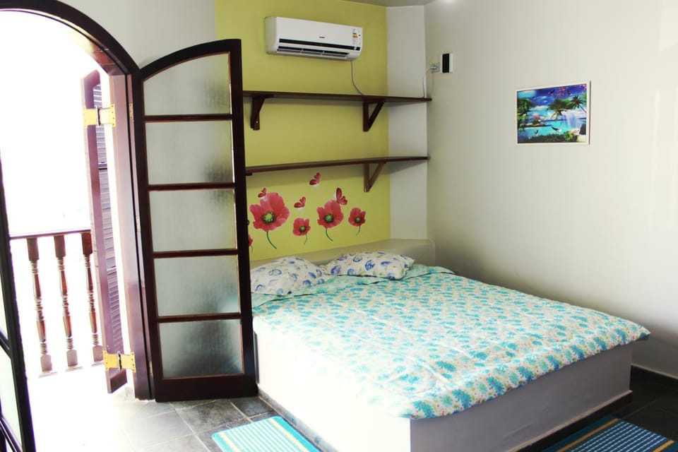 Bed, Photo of the whole room
