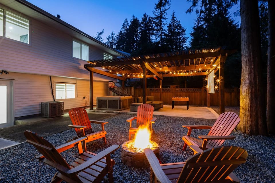 Bunny Bliss - Upper Level HotTub FirePit Theatre House in Langley