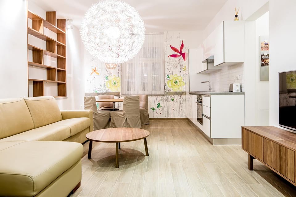 Kitchen or kitchenette, Living room, Seating area, Dining area, oven, pet friendly, stove