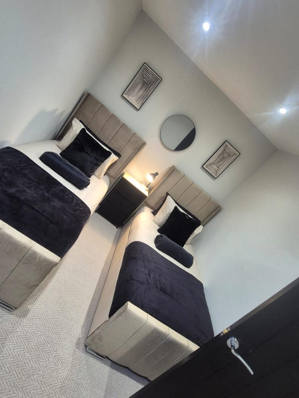 Spacious 3BR Near Glasgow Cathedral with Parking Apartment in Glasgow
