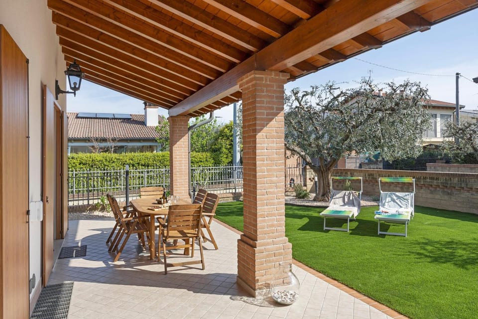 Property building, Balcony/Terrace, Living room