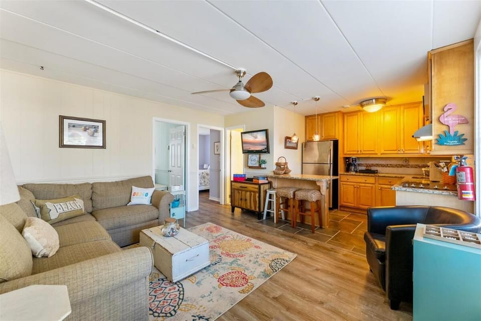 Surfside Getaway with Heated Pool & BBQ Grill House in Wildwood