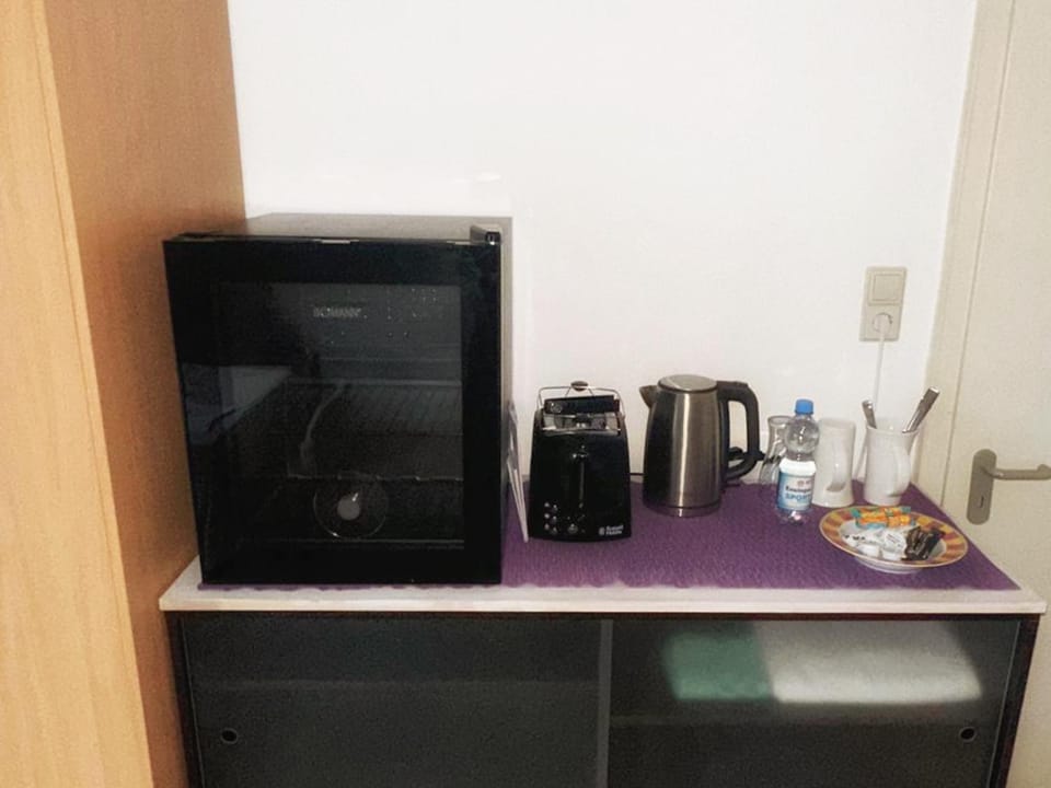 Coffee/tea facilities, Photo of the whole room, toaster