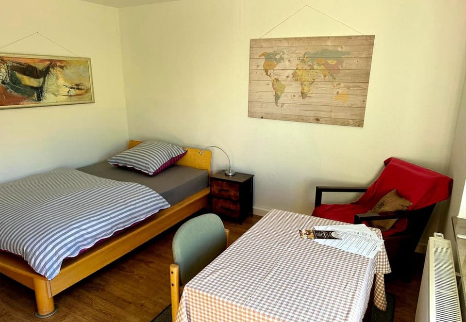 Bed, Dining area