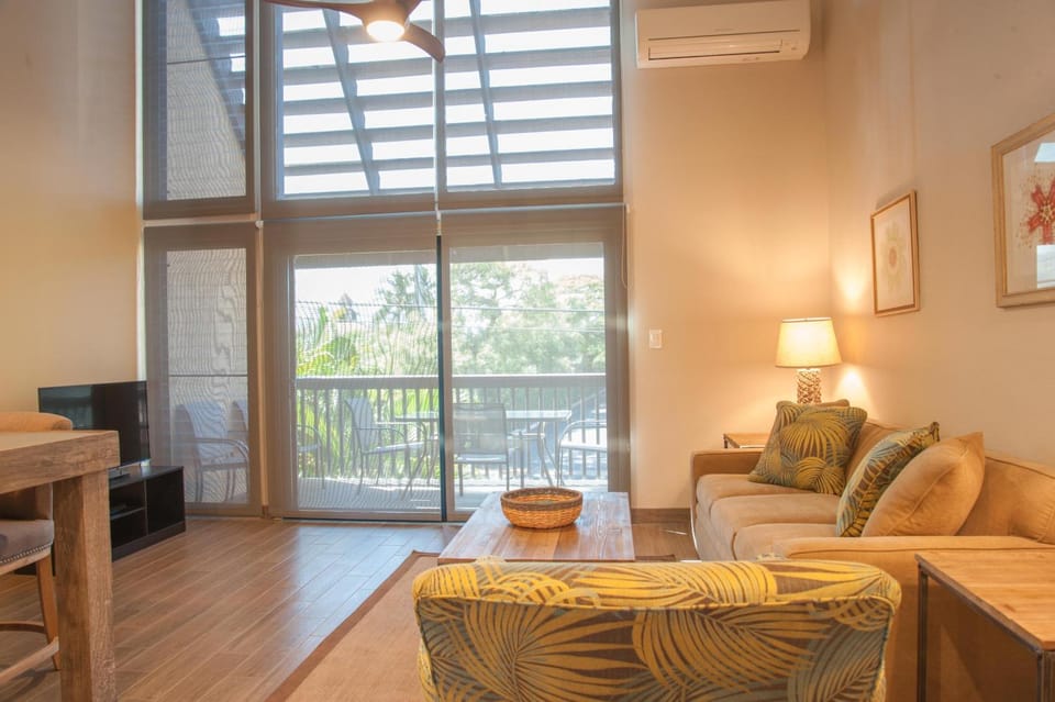 Kihei Garden Estates #C-209 Fully Renovated Loft-Style unit, Shared Hot Tub Apartment in Kihei