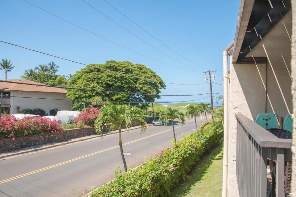 Kihei Garden Estates #C-209 Fully Renovated Loft-Style unit, Shared Hot Tub Apartment in Kihei