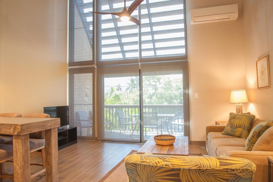 Kihei Garden Estates #C-209 Fully Renovated Loft-Style unit, Shared Hot Tub Apartment in Kihei