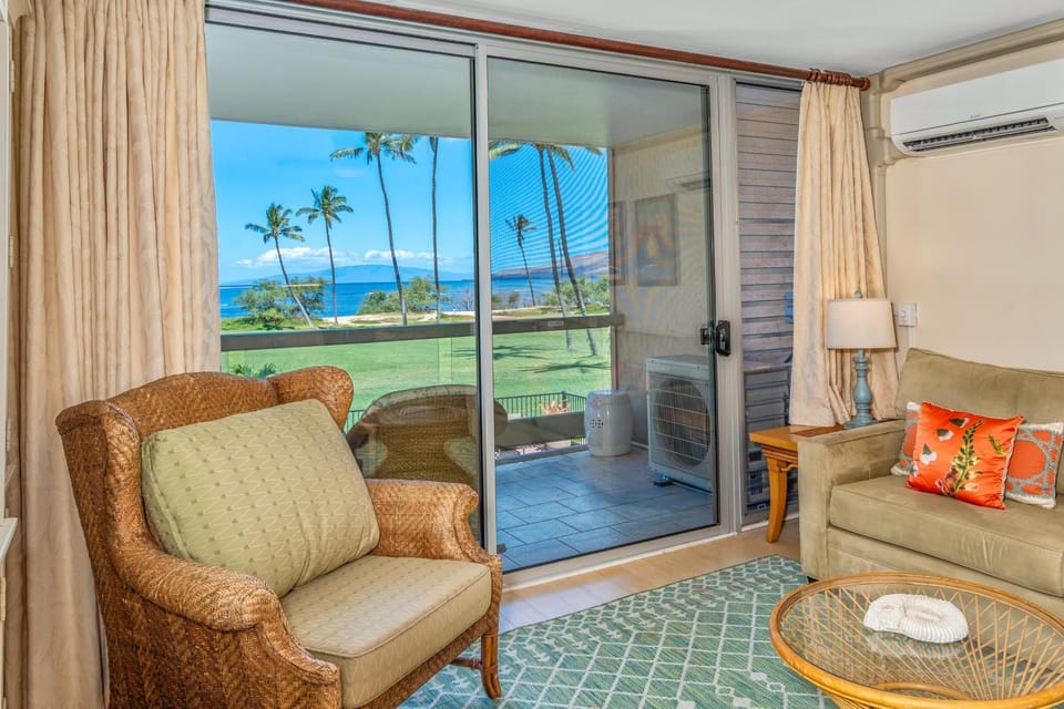Leinaala Oceanfront #200 2nd Floor unit, Large End Unit, Oceanfront Complex House in Kihei