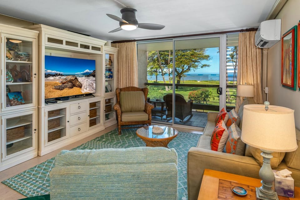 Leinaala Oceanfront #200 2nd Floor unit, Large End Unit, Oceanfront Complex House in Kihei