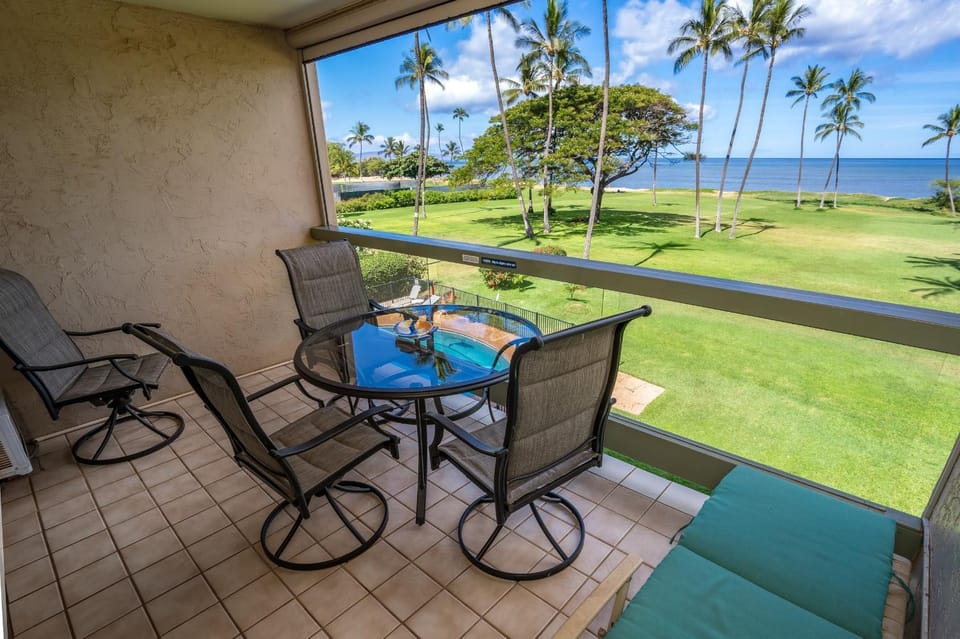 Leinaala Oceanfront #303 Panoramic Ocean Front View, A/C Great Location, Pool Apartment in Kihei