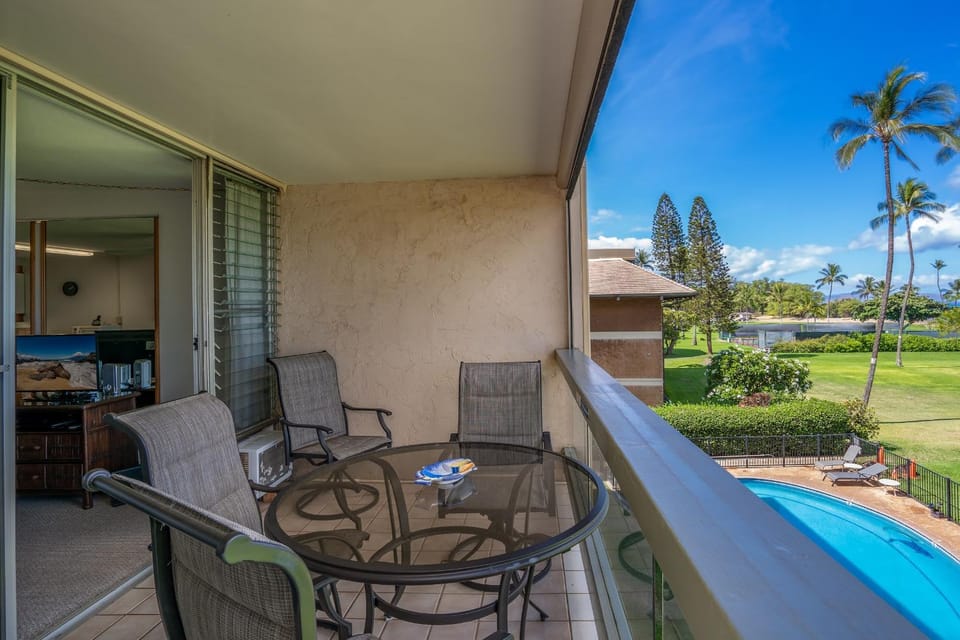 Leinaala Oceanfront #303 Panoramic Ocean Front View, A/C Great Location, Pool Apartment in Kihei