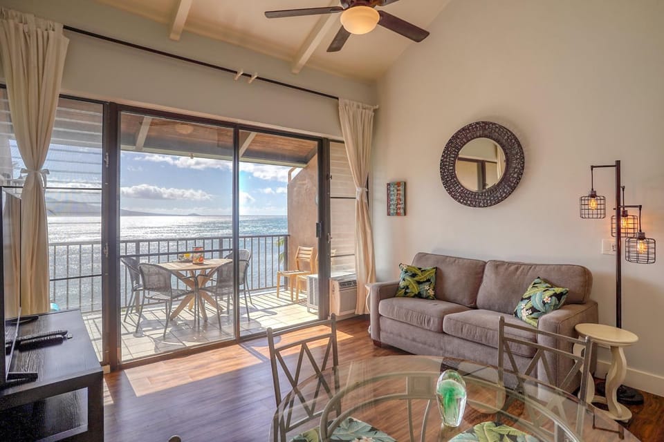 Maalaea Banyans #403 Ocean Front Location, Top Floor, Excellent View, Wifi Apartment in Maalaea