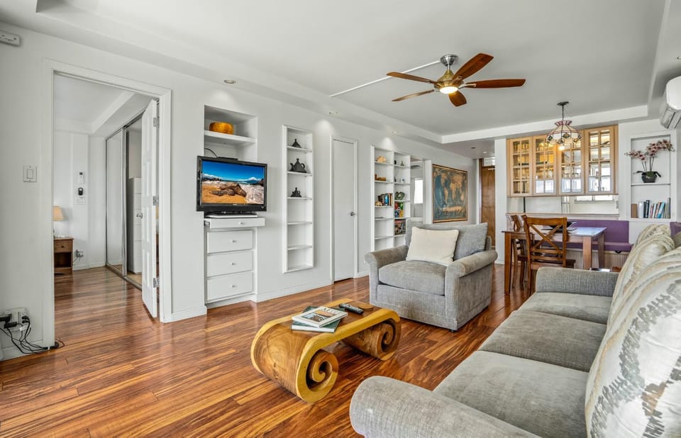 Menehune Shores #422 Updated Unit, Wifi, Panoramic Ocean Views, Great Rates Apartment in Kihei