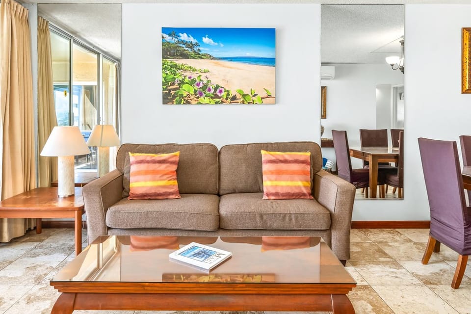 Menehune Shores #425 Panoramic Ocean View, Pool/BBQ area, Full AC Great Rates Apartment in Kihei