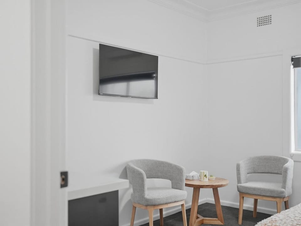 Farmer's Stay Apt 1 - Roadhouse & Renovated Pub Apartment in Bathurst