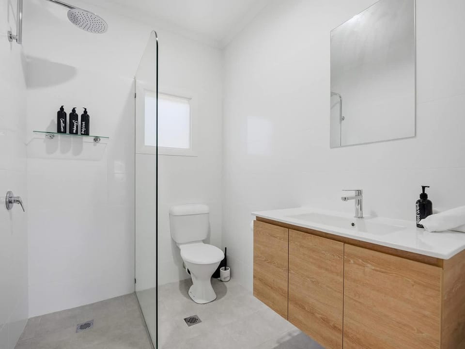 Farmer's Stay Apt 1 - Roadhouse & Renovated Pub Apartment in Bathurst