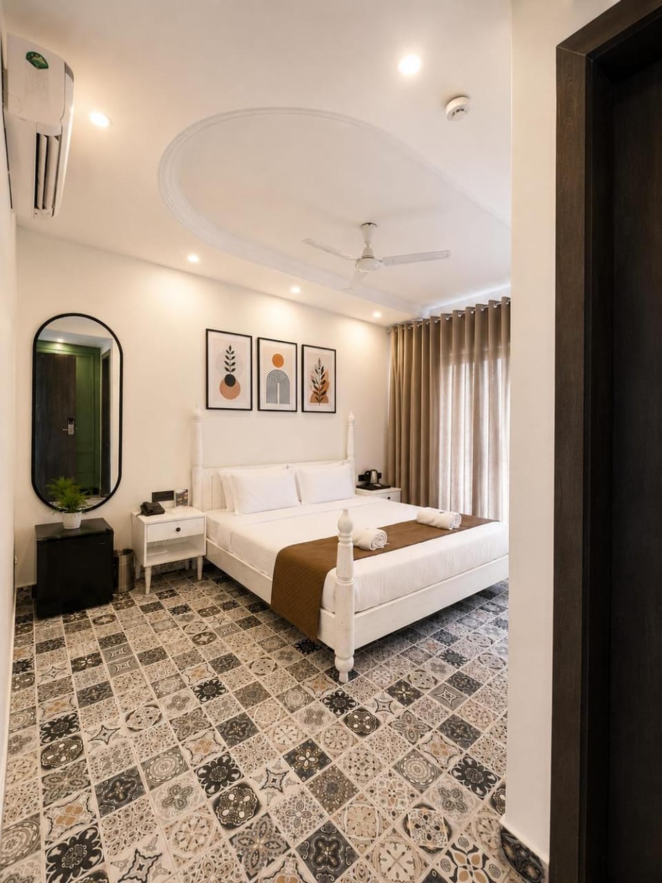 Bed, Photo of the whole room, Bedroom, air conditioner