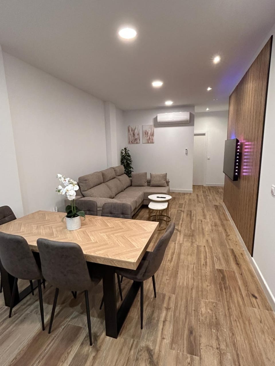 Communal lounge/ TV room