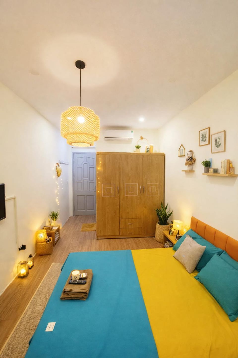 wardrobe, air conditioner