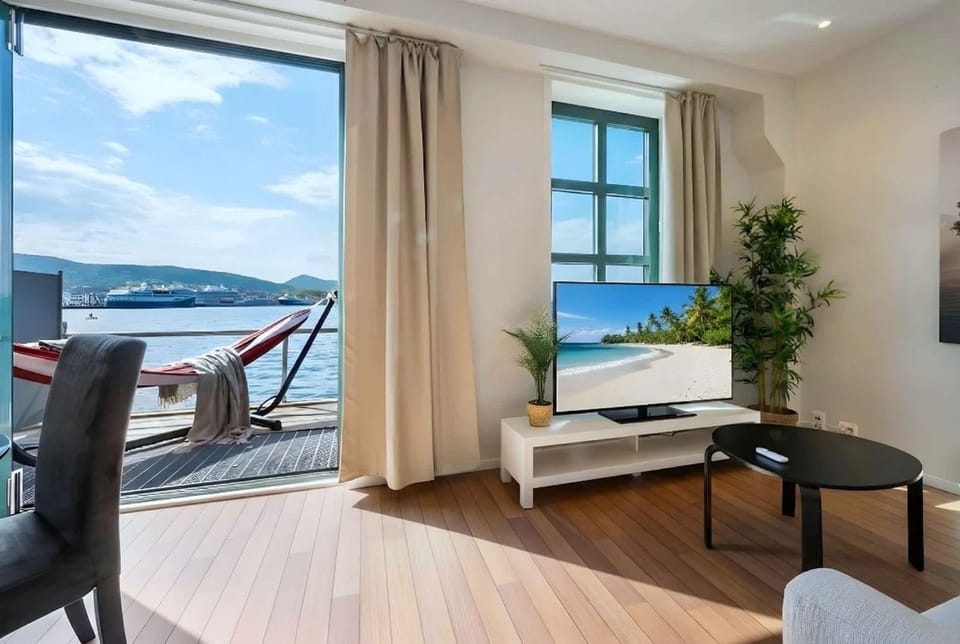 107SB10 - 2BR Balcony Apartment in Bergen