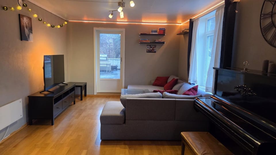 TV and multimedia, Living room, Seating area