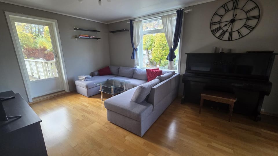 TV and multimedia, Living room, Photo of the whole room, Seating area