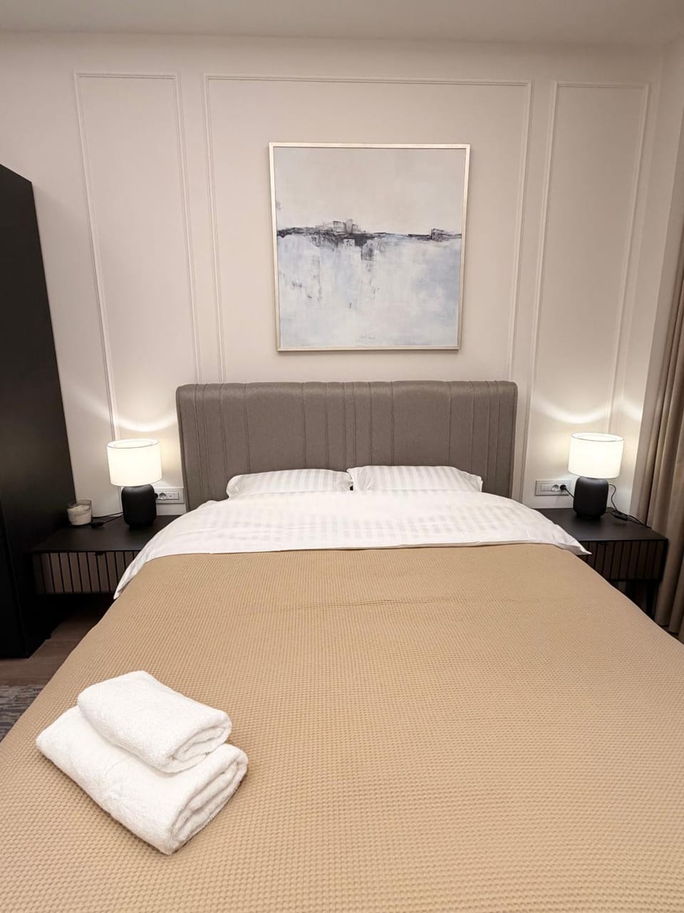 Bed, Decorative detail, Bedroom, towels