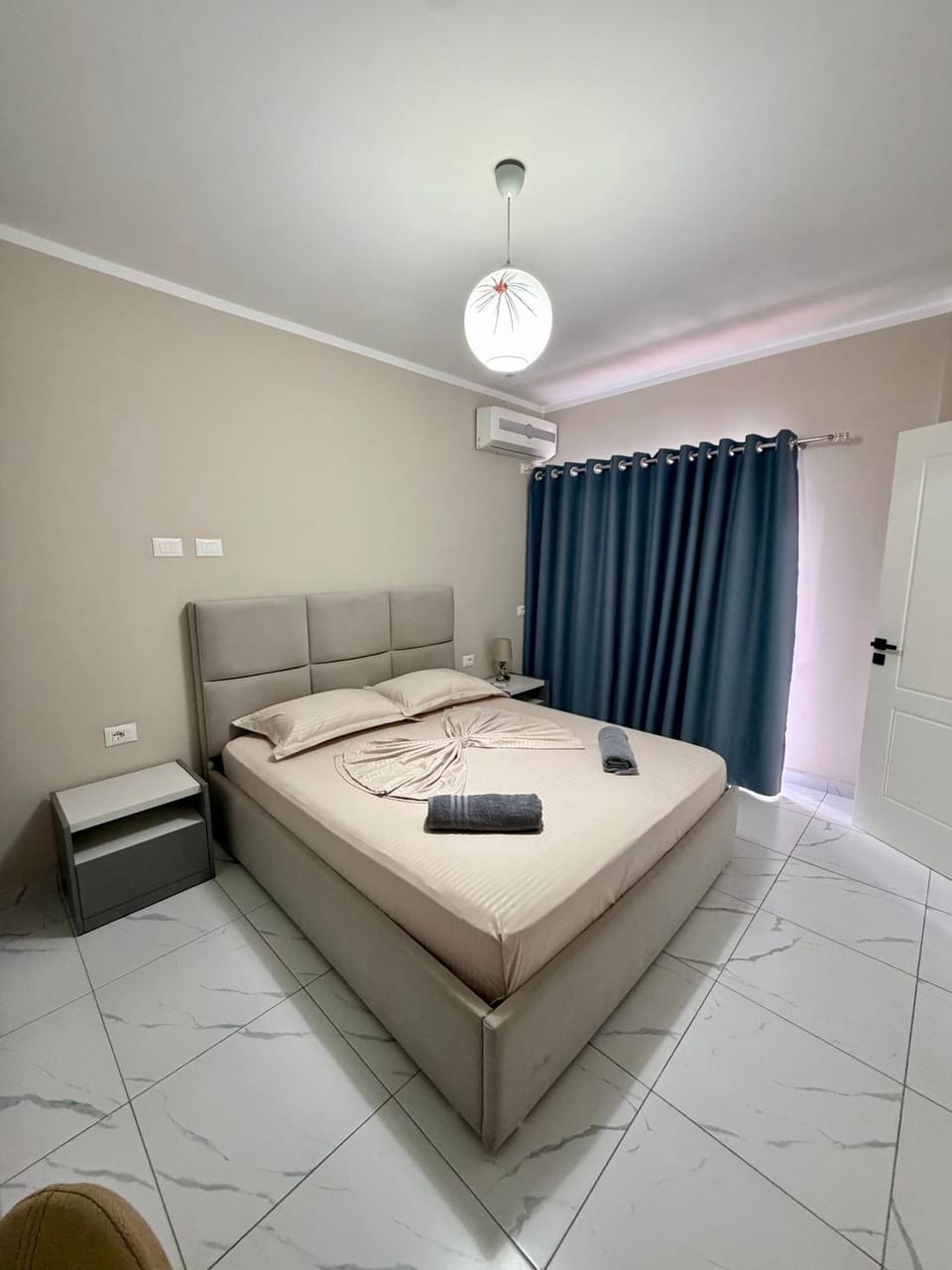 Bed, Living room, Photo of the whole room, Bedroom