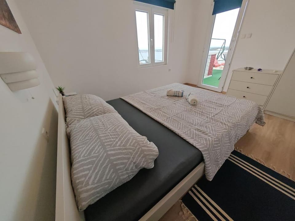 Bed, Bedroom, Sea view