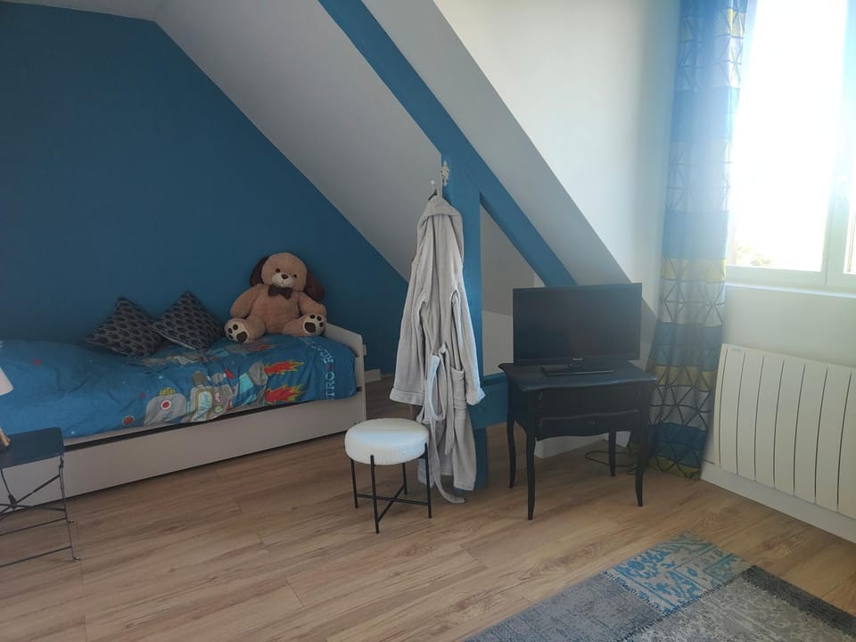 Bed, TV and multimedia