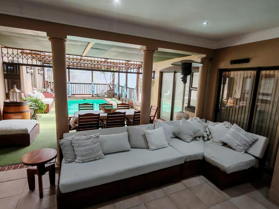 Communal lounge/ TV room