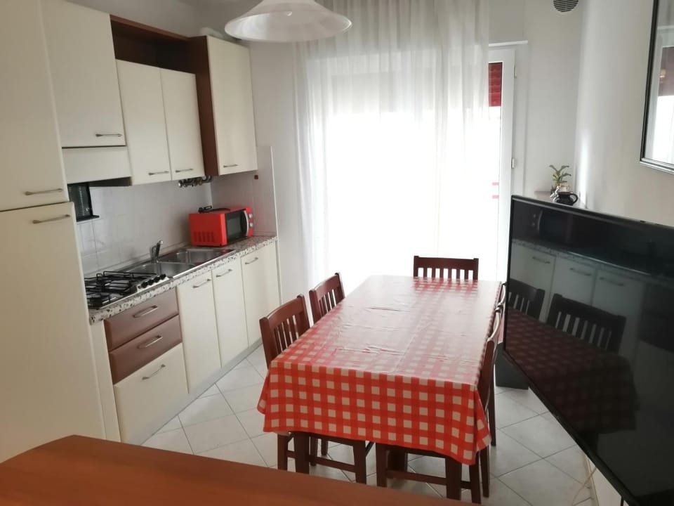 Property building, Kitchen or kitchenette, Living room
