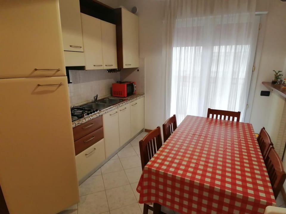 Property building, Kitchen or kitchenette, Living room