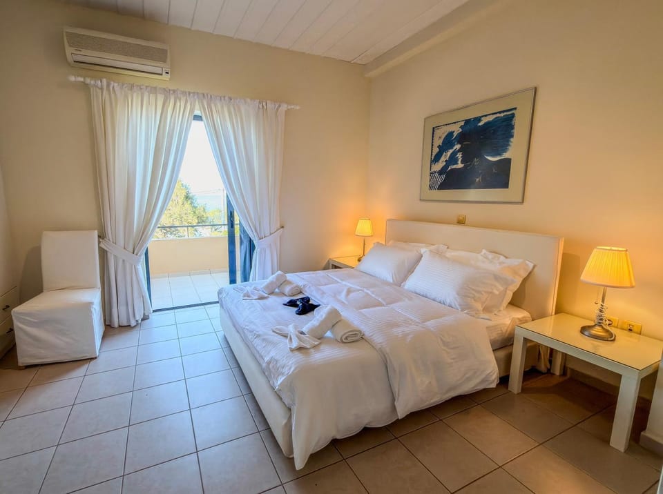 Bed, Photo of the whole room, Bedroom, towels, air conditioner