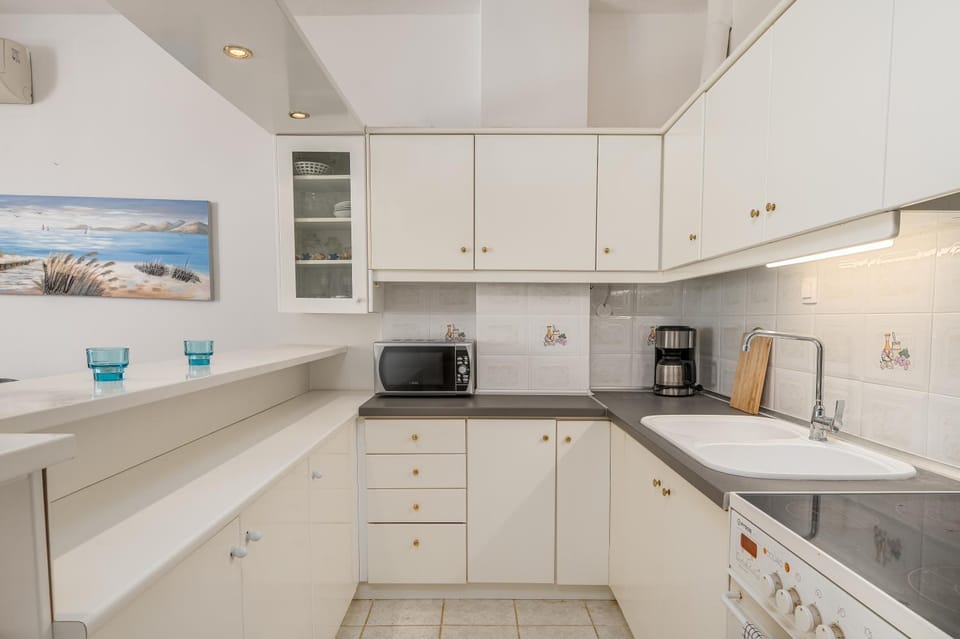 Kitchen or kitchenette, oven, stove