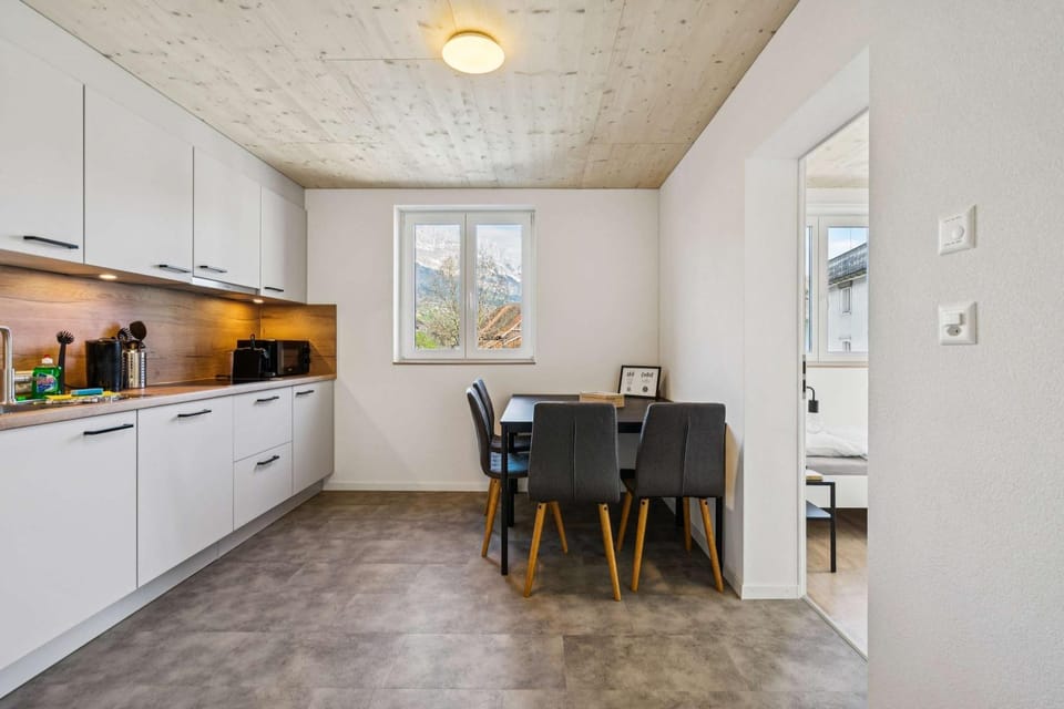 Kitchen or kitchenette, Dining area, oven, stove