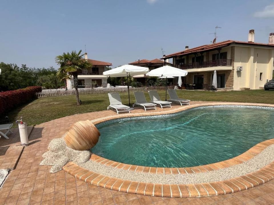 Swimming pool