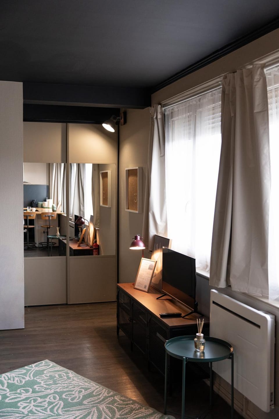 Property building, TV and multimedia, Living room, Bedroom