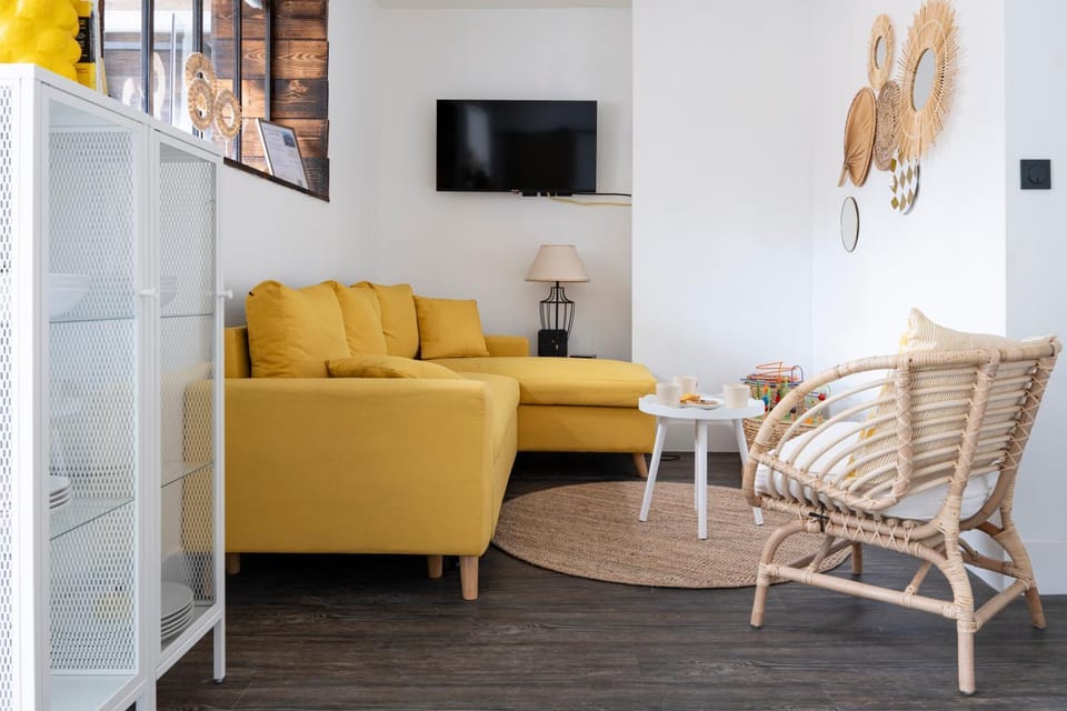 Property building, TV and multimedia, Living room