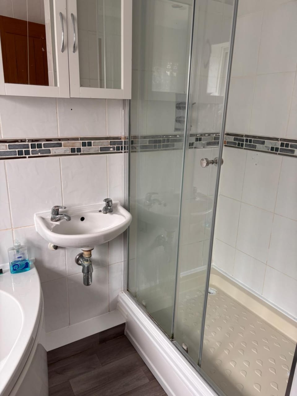 Single occupancy bedroom in quiet village home near docks and Quays Vacation rental in Gloucester