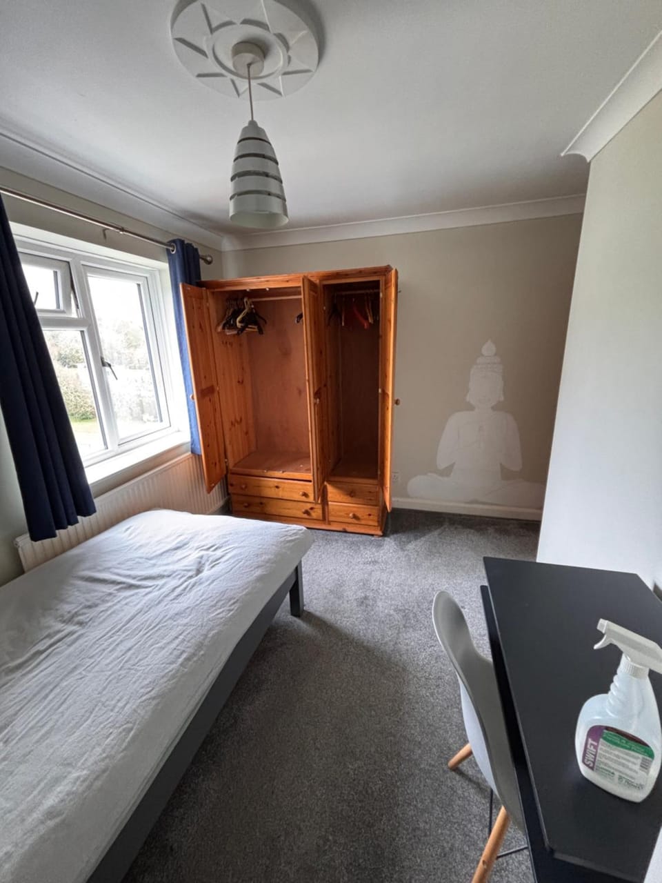 Single occupancy bedroom in quiet village home near docks and Quays Vacation rental in Gloucester