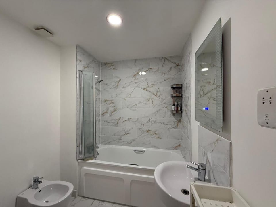 Modern Flat Near Harrods for 6 Apartment in City of Westminster