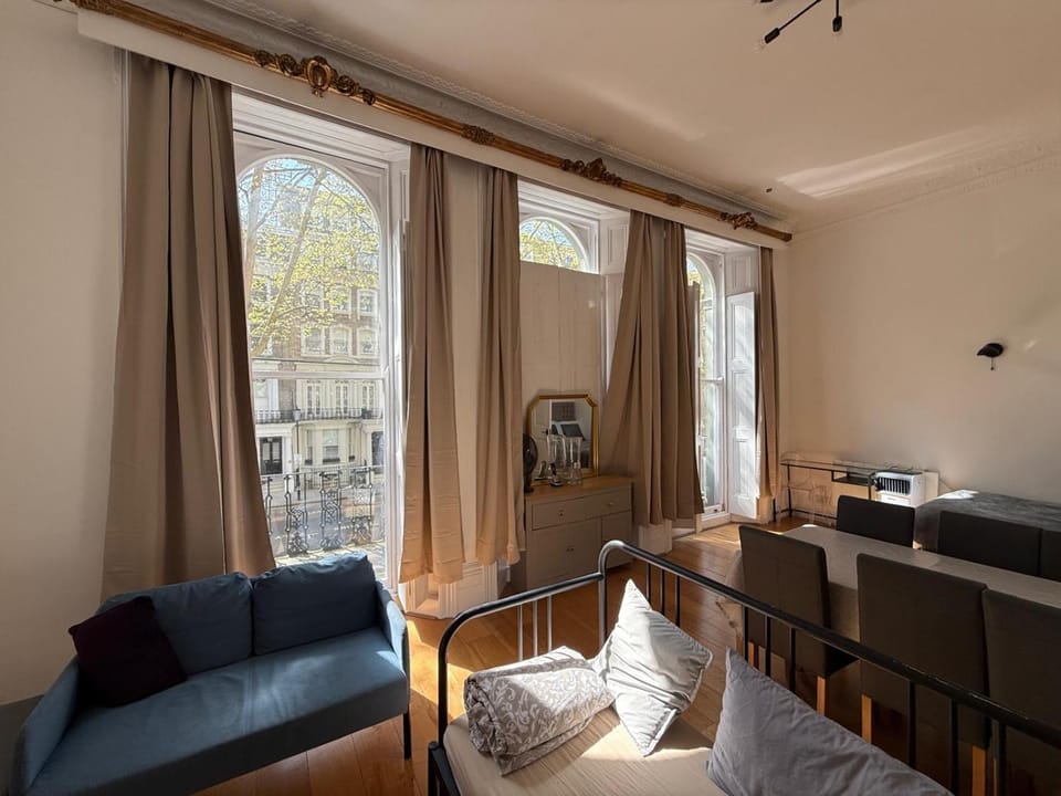 Modern Flat Near Harrods for 6 Apartment in City of Westminster