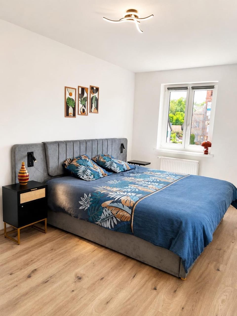 Bed, Photo of the whole room, Bedroom