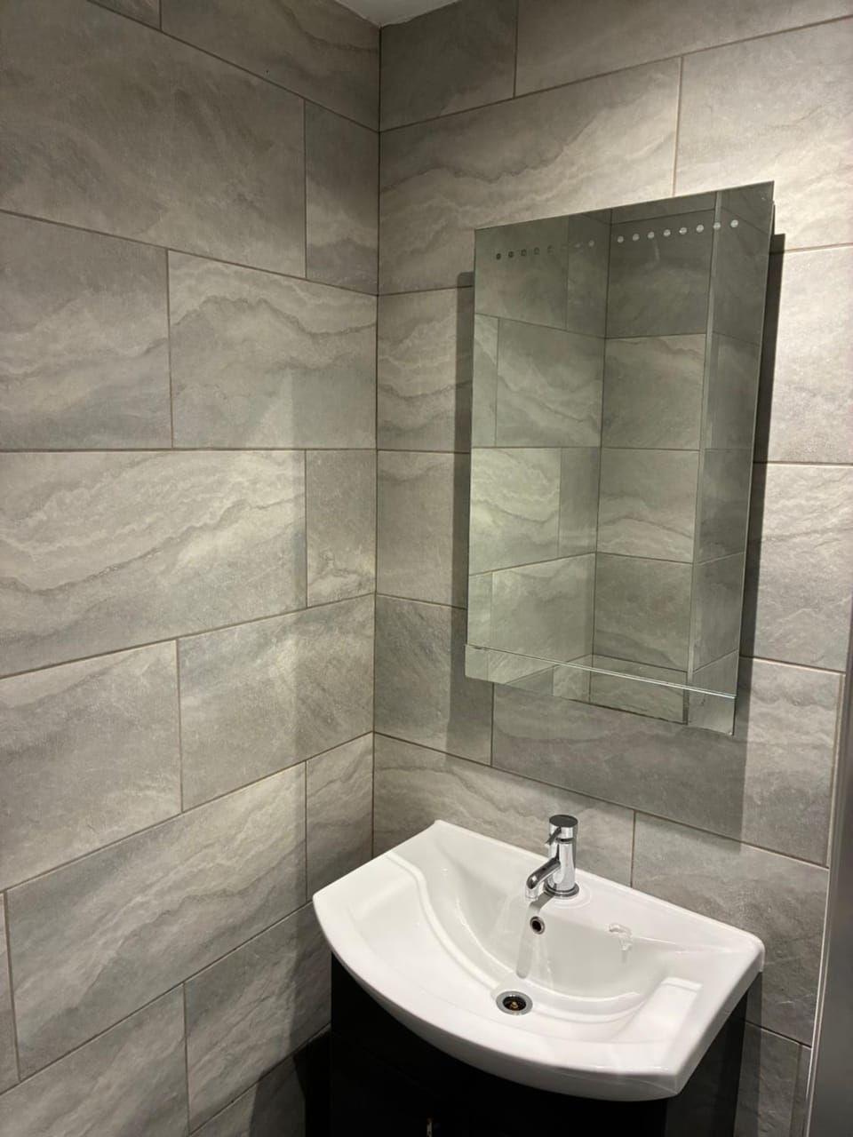 Shower, Toilet, Bathroom, Entertainment, flat iron