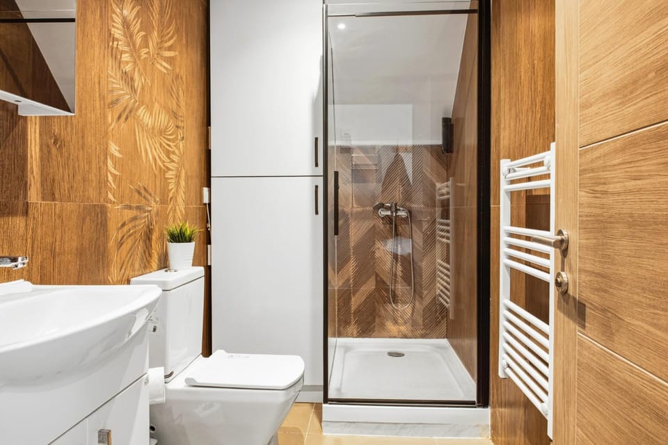 Shower, Toilet, Bathroom