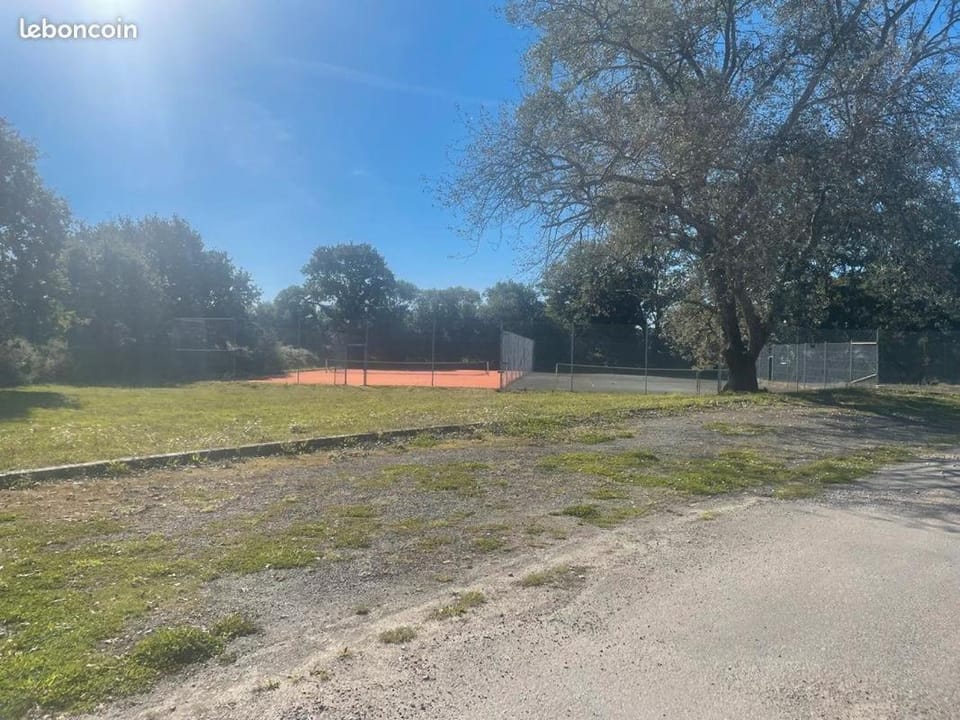 Tennis court