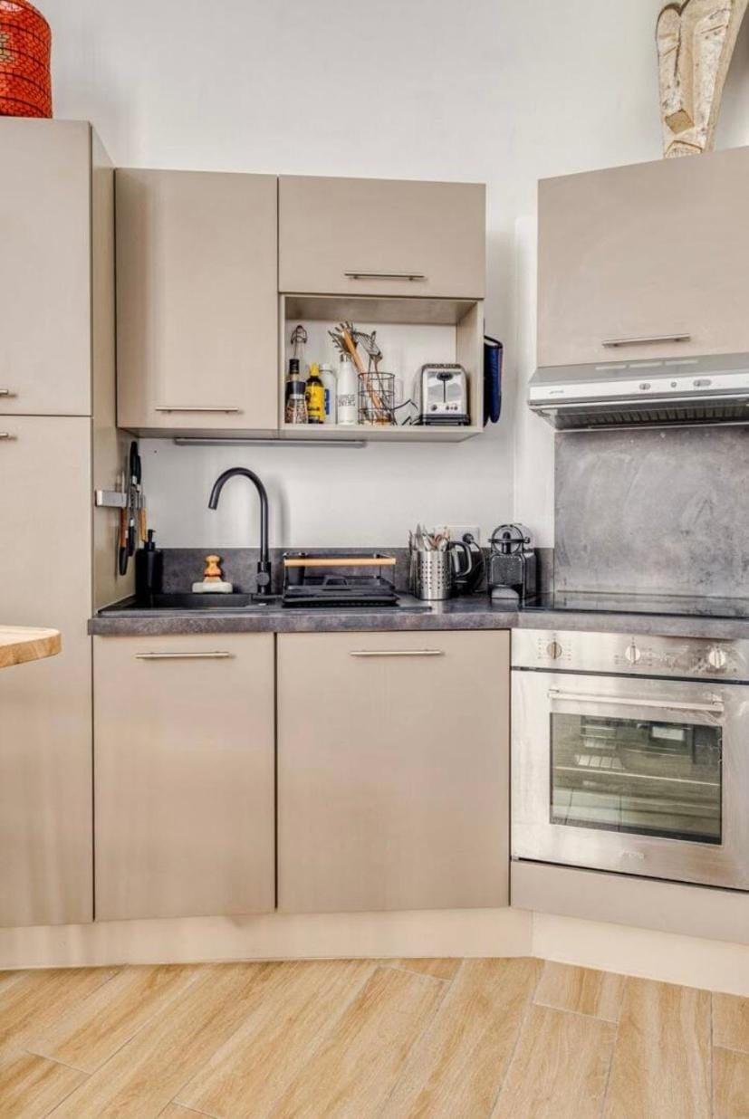 Kitchen or kitchenette