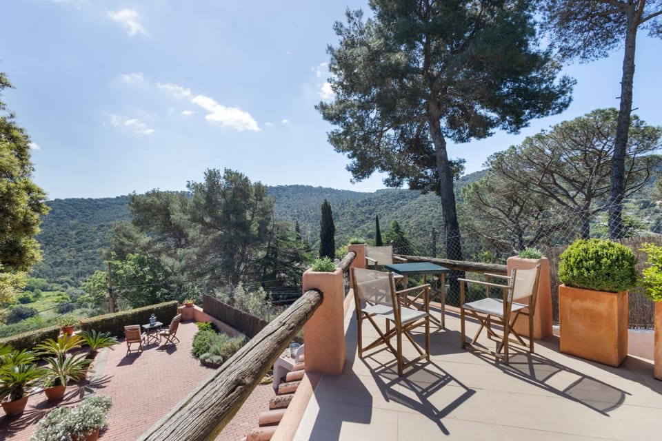 Property building, Balcony/Terrace, Living room